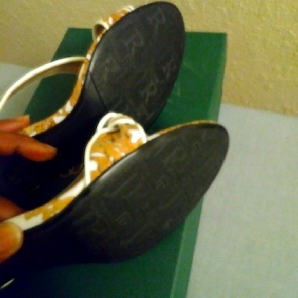 J Renee - Picture 3 of 3